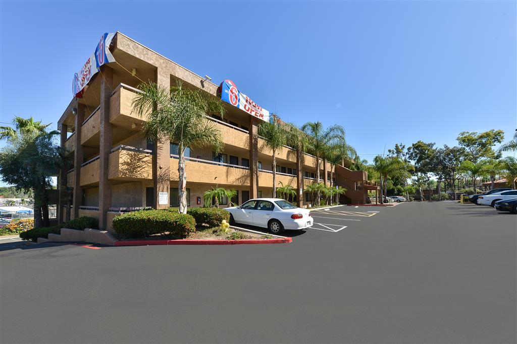 Motel 6 San Diego - Mission Valley Eksteriør billede