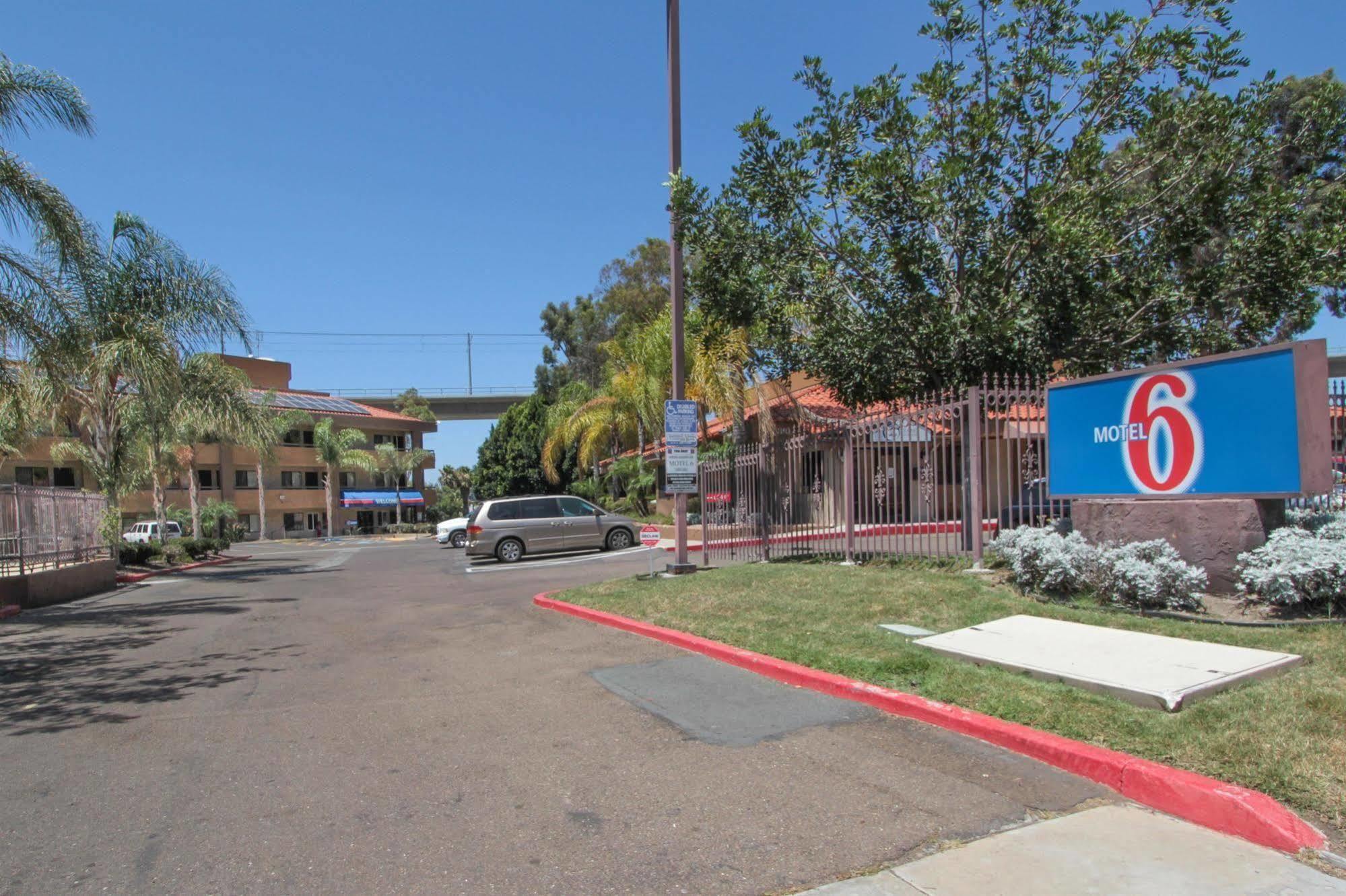 Motel 6 San Diego - Mission Valley Eksteriør billede