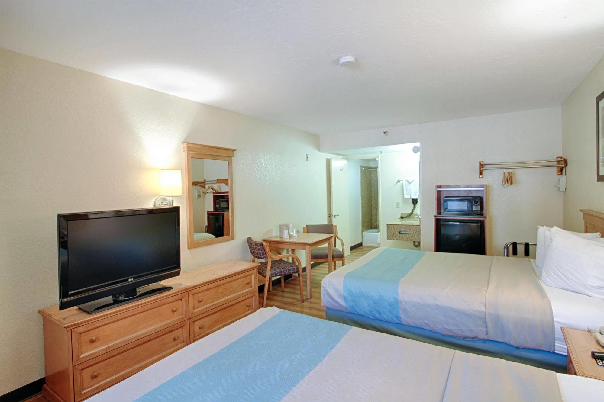 Motel 6 San Diego - Mission Valley Eksteriør billede
