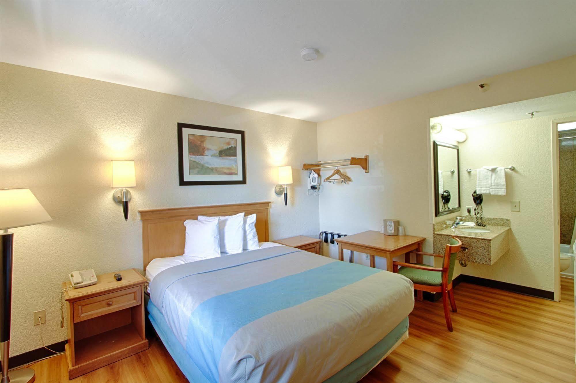 Motel 6 San Diego - Mission Valley Eksteriør billede