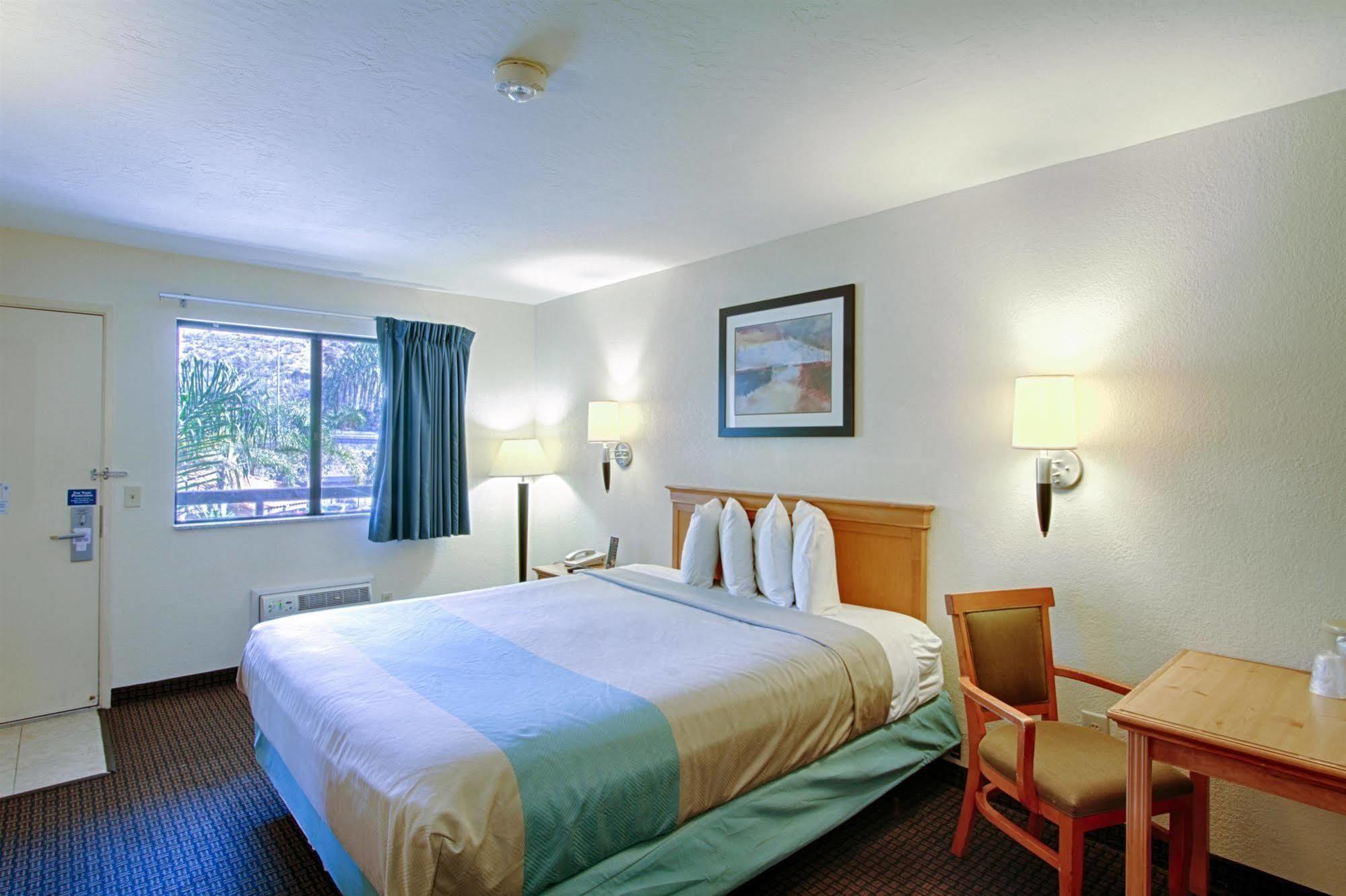 Motel 6 San Diego - Mission Valley Eksteriør billede