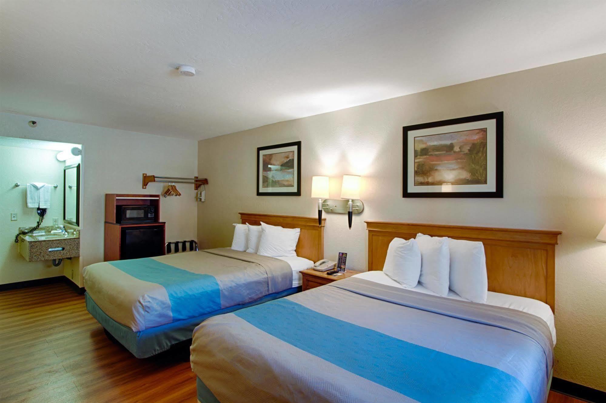 Motel 6 San Diego - Mission Valley Eksteriør billede