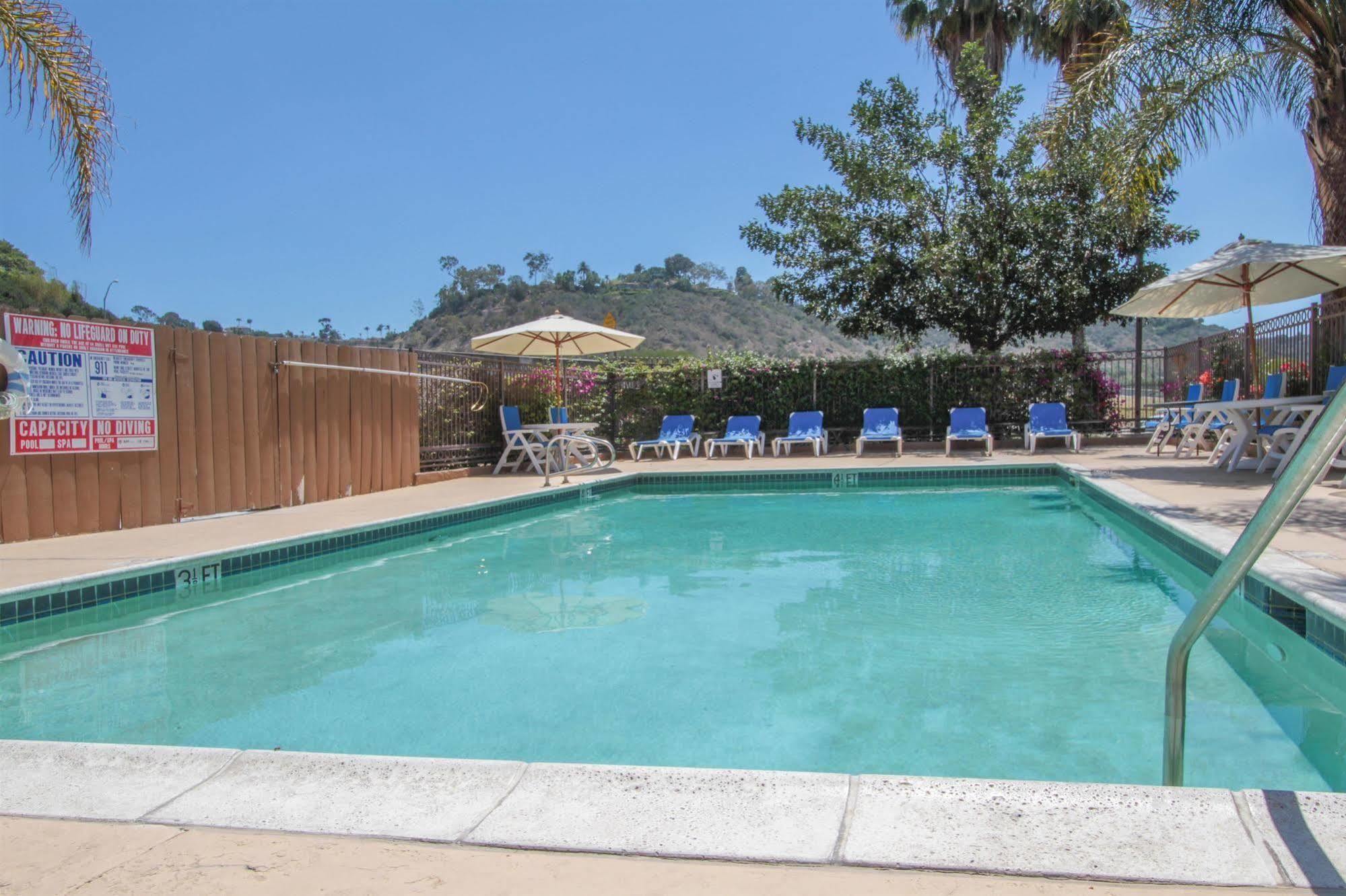 Motel 6 San Diego - Mission Valley Eksteriør billede