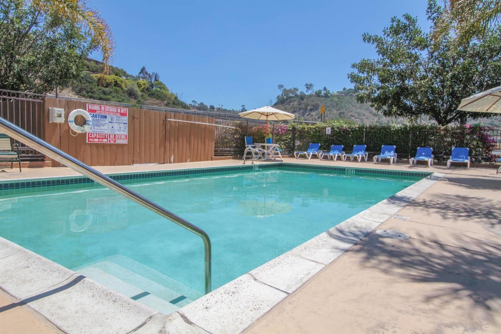 Motel 6 San Diego - Mission Valley Eksteriør billede